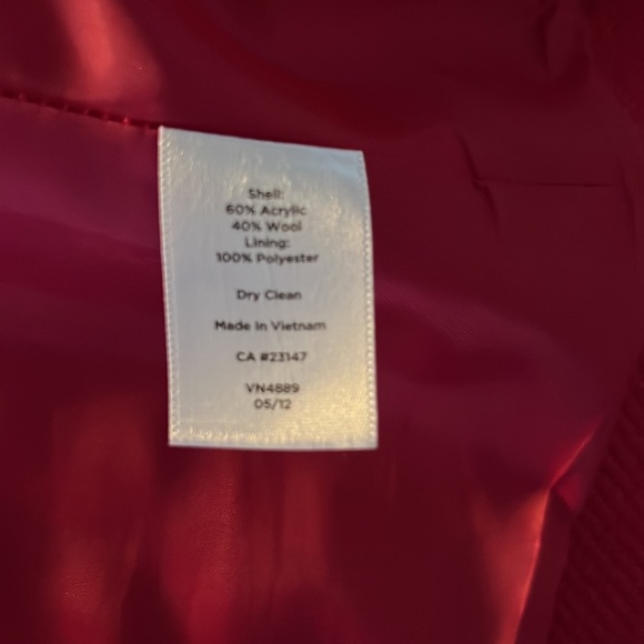 Talbots Women’s hot pink jacket. 60% acrylic & 40% wool. - Picture 5 of 6